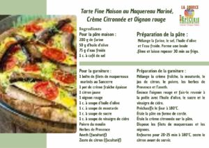 Tarte Fine Maison au Maquereau Mariné, Crème Citronnée et Oignon rouge Ingredients our la pâte maison : 200 g de farine 50 g d’huile d’olive 75 g d’eau froide 1 c. à café de sel Préparation de la pâte : Mélange la farine, le sel, l’huile d’olive et l’eau froide. Forme une boule ,filme et laisse reposer 30 min au frigo. our la garniture : 1 boîte de filets de maquereaux marinés au Sancerre 1 pot de crème fraîche épaisse 1 citron jaune 1 oignon rouge 1 c. à soupe d’huile d’olive 1 c. à soupe de moutarde 1 c. à soupe de sucre 1 c. à soupe de vinaigre de cidre Poivre du moulin Herbes de Provence Aneth (facultatif) Zeste de citron (facultatif) Préparation de la garniture : Mélange la crème fraîche, la moutarde, le jus de citron, le poivre, les herbes de Provence et l’aneth. Émince l’oignon rouge et fais-le revenir à la poêle avec l’huile d’olive, le sucre et le vinaigre de cidre. Préchauffe le four à 180°C. Étale la pâte en forme de cercle. Étale la crème citronnée sur la pâte. Dispose les filets de maquereaux et les oignons. Enfourne pour 20-25 min à 180°C, zeste le citron avant de servir.