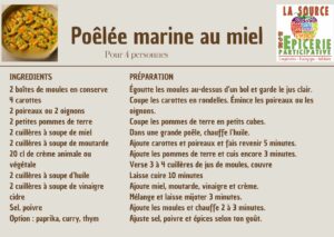 Poêlée marine au miel Pour 4 personnes ingredients 2 boîtes de moules en conserve 4 carottes 2 poireaux ou 2 oignons 2 petites pommes de terre 2 cuillères à soupe de miel 2 cuillères à soupe de moutarde 20 cl de crème animale ou végétale 2 cuillères à soupe d’huile 2 cuillères à soupe de vinaigre cidre Sel, poivre Option : paprika, curry, thym Préparation Égoutte les moules au-dessus d’un bol et garde le jus clair. Coupe les carottes en rondelles. Émince les poireaux ou les oignons. Coupe les pommes de terre en petits cubes. Dans une grande poêle, chauffe l’huile. Ajoute carottes et poireaux et fais revenir 5 minutes. Ajoute les pommes de terre et cuis encore 3 minutes. Verse 3 à 4 cuillères de jus de moules, couvre Laisse cuire 10 minutes Ajoute miel, moutarde, vinaigre et crème. Mélange et laisse mijoter 3 minutes. Ajoute les moules et chauffe 2 à 3 minutes. Ajuste sel, poivre et épices selon ton goût.
